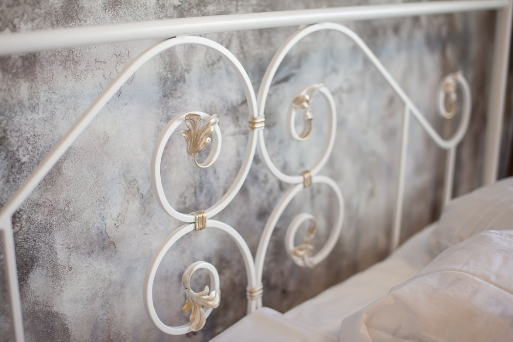 Кованые кровати, Кованая кровать Камелия 1.4 с двумя спинками